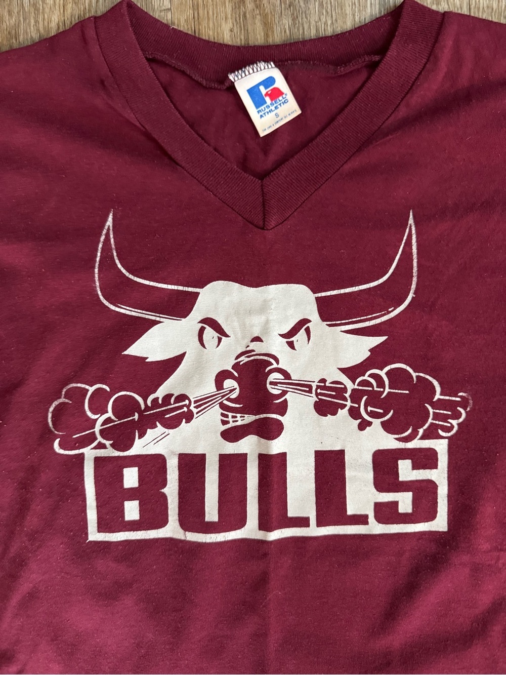 Vintage 90s Russell Athletic Bulls Maroon V-Neck Tee - size Small single stitch - Picture 2 of 6